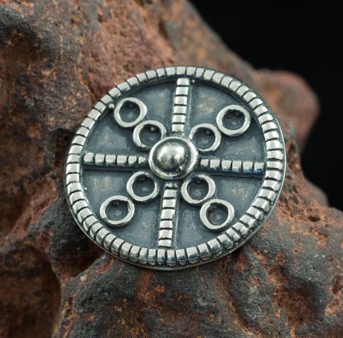 CERCLE DE SOLEIL, OPPIDUM ZAVIST, PENDENTIF CELTIQUE, ARGENT