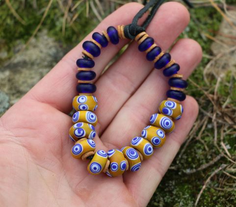 BRACELET, PERLES DE VERRE CELTIQUES, REPRODUCTION