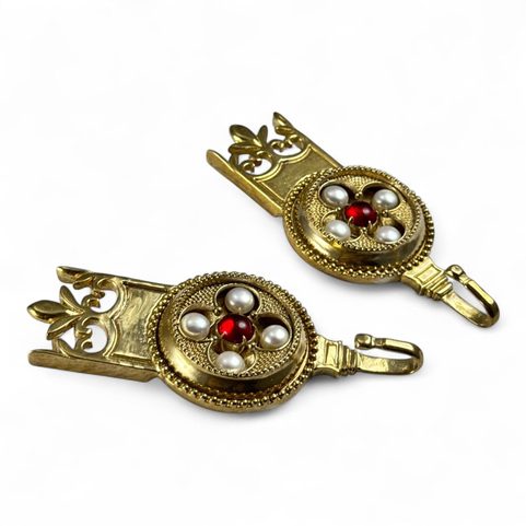 FERRURES DE CEINTURE MÉDIÉVALES. XVE SIÈCLE, ALLEMAGNE, PAIRE