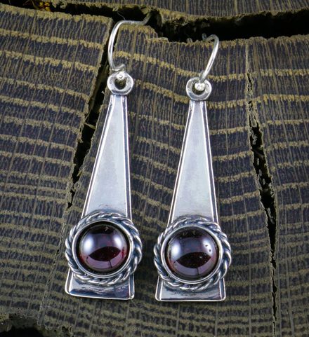 TRIANGLE - GARNET, EARRINGS, SILVER