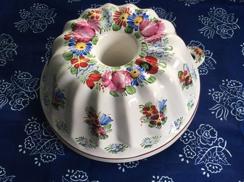 FORM FÜR BÁBOVKA, TRADITIONELLE TÖPFERWARE AUS CHOD