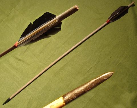 TARGET ARROWHEAD WITH GOOSE FLETCHINGS