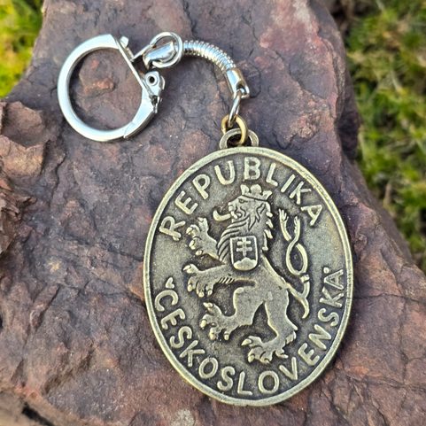 COAT OF ARMS OF THE CZECHOSLOVAK BORDER COLUMN - PENDANT, ANTIC BRASS