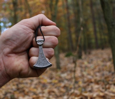 AXE DE PEROU, PENDENTIF, ÉTAIN