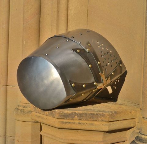 GROSSMEISTER, GROSSER KREUZRITTERHELM MIT KREUZ