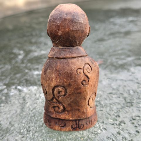 IRISH BARD DAOINE SÍ, CARVED STATUE
