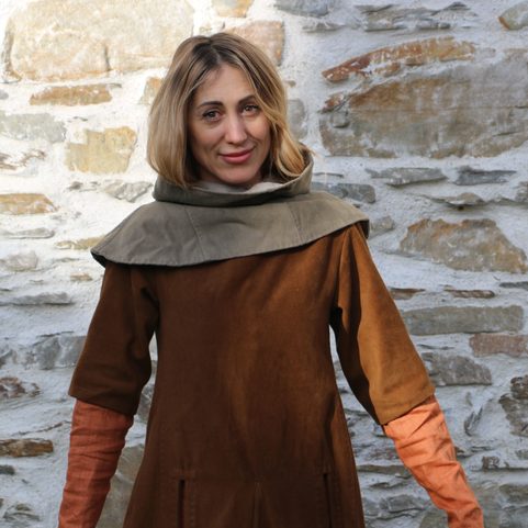 VÊTEMENTS MÉDIÉVAUX POUR FEMMES - BOURGEOISE - BOURGEOISE, 2E MOITIÉ DU 14E SIÈCLE