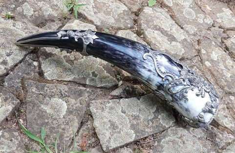KNIGHT'S DRINKING HORN, DE LUXE