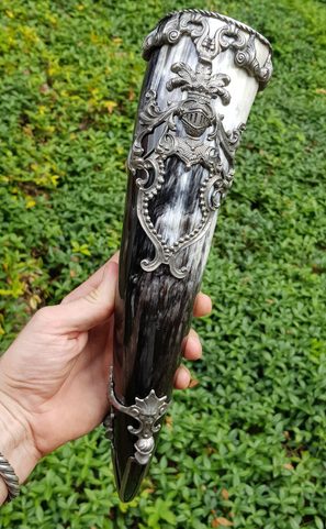 KNIGHT'S DRINKING HORN, DE LUXE