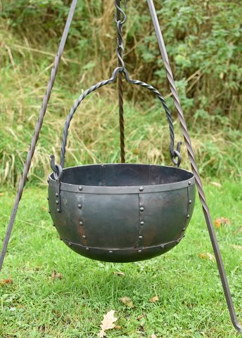 LARGE RIVETED STEEL KETTLE, APPROX. 21 LITRES