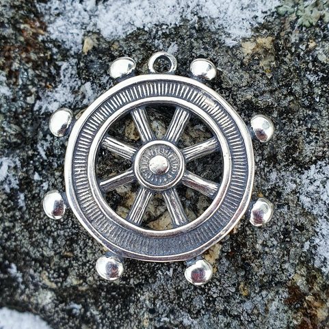 STEERING WHEEL, MASSIVE SILVER PENDANT, 12G