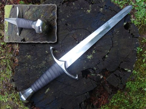 BATTLE READY DAGGER WITH HOOKS