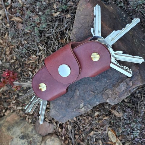 WOLF - LEATHER KEY RING WITH SCREWS, COGNAC