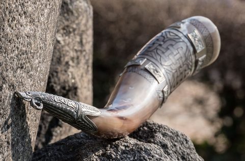 HIBERNIA, LUXURY ENGRAVED DRINKING HORN