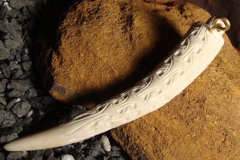 EXCLUSIVE HAND CARVED NEEDLE CASE, DEER ANTLER
