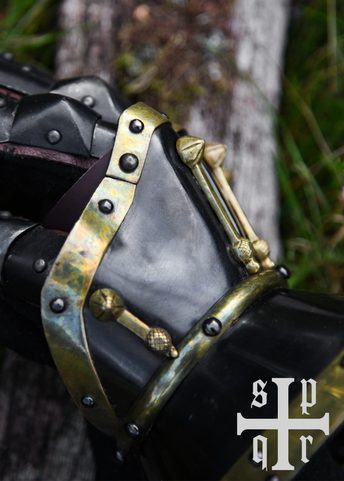 GANTELETS TYPE SABLIER, MILAN, ENV. 1370, ACIER D'ENV. 1,6 MM, NOIRCI