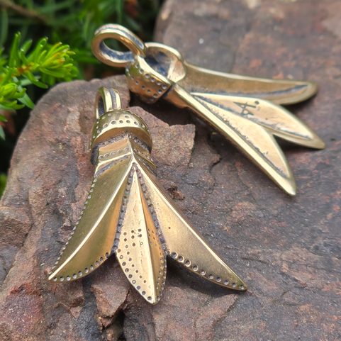 CIGALE, PENDENTIF ROMAIN-GERMANIQUE, BRONZE