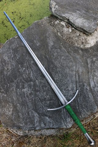 HARPION, ÉPÉE MÉDIÉVALE À UNE MAIN ET DEMI.