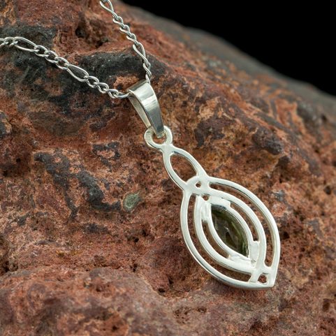 MAIA, PENDENTIF, FACETTES MOLDAVITE, ARGENT