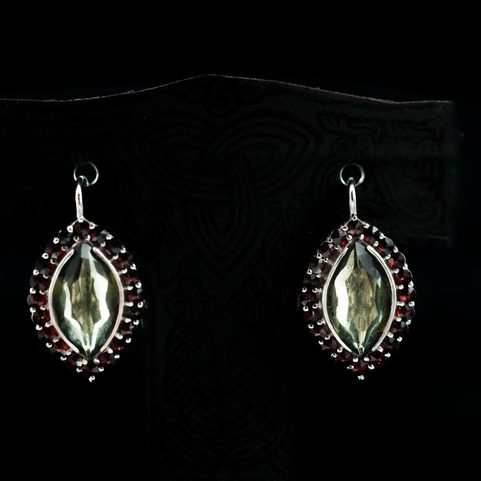 ACAIA, SILVER EARRINGS, MOLDAVITE, GARNET