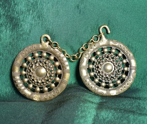 TARGET BROOCH FOR CLOAKS