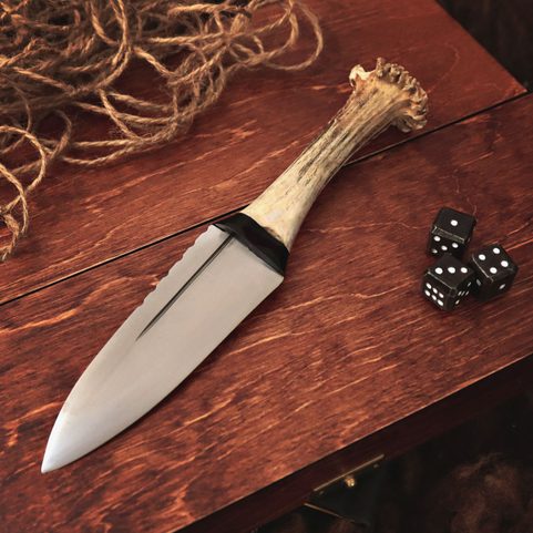 SGIAN DUBH, COUTEAU ÉCOSSAIS AVEC BOIS DE CERF
