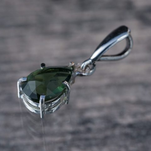 SINOPE, PENDANT, CUT MOLDAVITE JEWELRY, SILVER