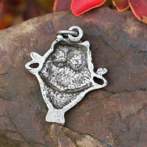 HIBOU SUR LA BRANCHE, AMULETTE, ÉTAIN
