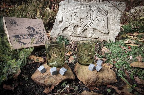 WHISKEY GREEN GLASS, GIFT SET 2 GLASSES + 6 CUBES