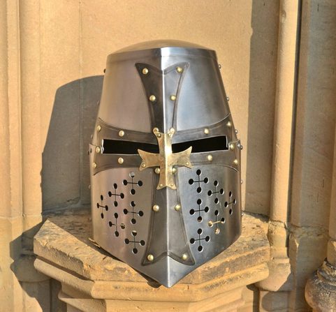 GROSSMEISTER, GROSSER KREUZRITTERHELM MIT KREUZ