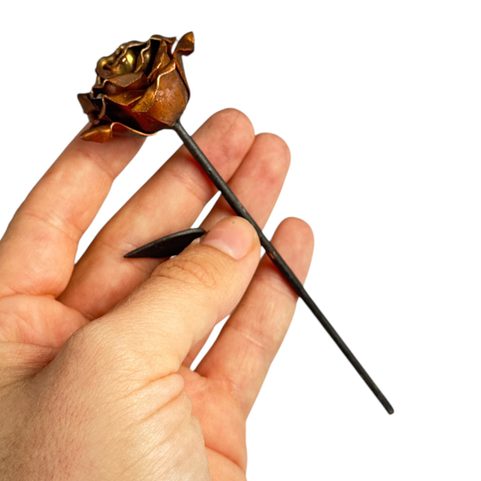 PRAGUE FORGED ROSE