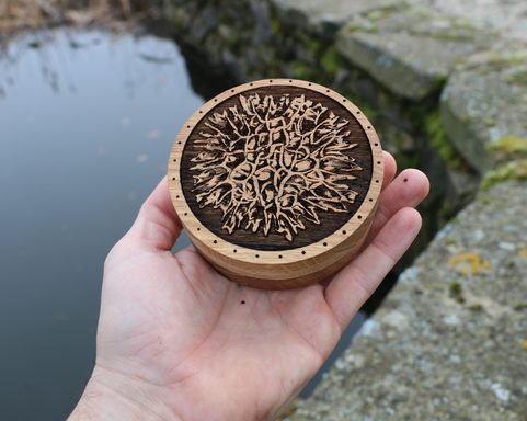 MOLDAVITE OAK BOX FOR COLLECTORS OF STONES, MOLDAVITE AND BRACELETS