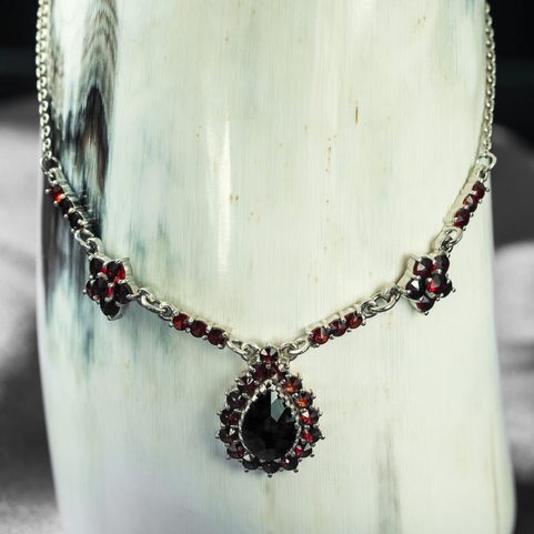 WICK, GARNET, CZECH JEWEL, NECKLACE