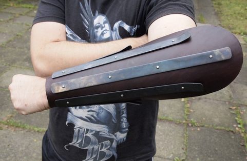 LEATHER BRACER WITH METAL STRAPS, FOR COMBAT