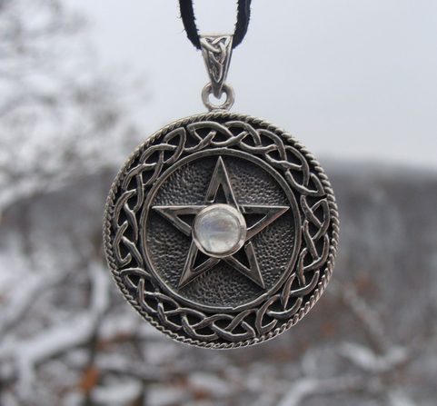 PENTACLE PENDANT WITH STONE