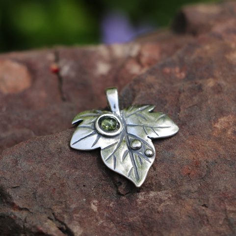 BLATT - IVY, ANHÄNGER SILBER 925 MOLDAVIT