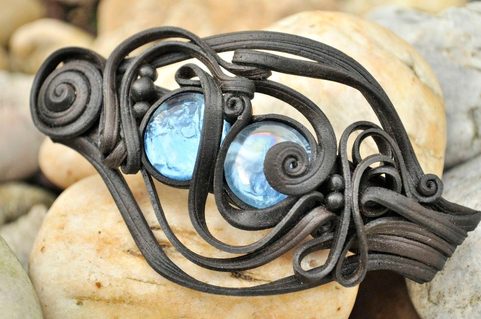 BLUE EYED HAIR CLASP