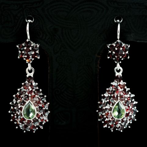 JACENIA, SILVER EARRINGS, MOLDAVITE, GARNET