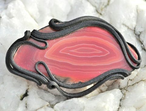 AGATE BROOCH