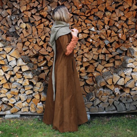 VÊTEMENTS MÉDIÉVAUX POUR FEMMES - BOURGEOISE - BOURGEOISE, 2E MOITIÉ DU 14E SIÈCLE