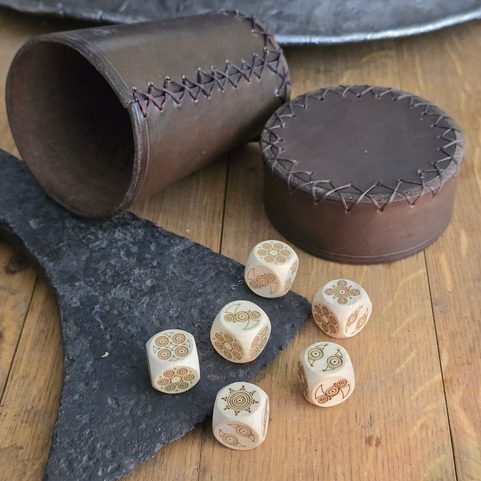 DICE WITH LEATHER CUP, 6 PIECES