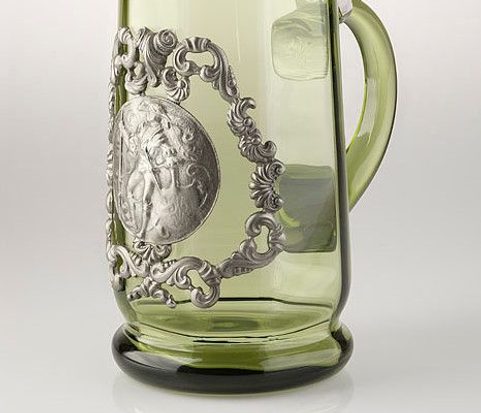GLASS TANKARD WITH A MERCENARY