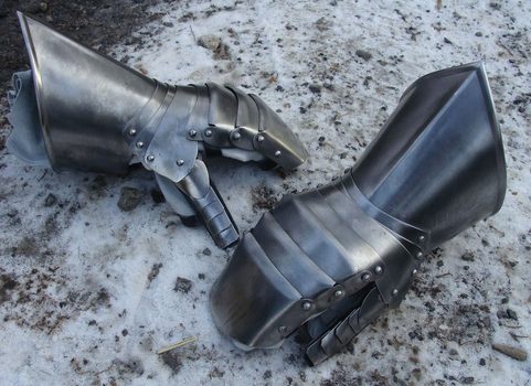 GAUCHETTES DE POISTES, ARMURES DE PLAQUES