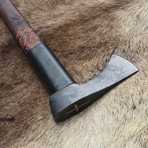 VALASKA - CICMANY, HACHE FORGÉE TRADITIONNELLE