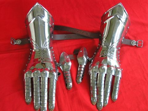 FINGER GAUNTLETS, POLISHED