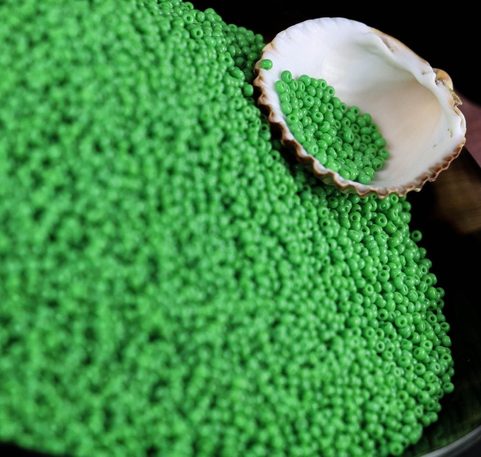 CZECH ROCAILLE SEED BEADS, OPAQUE LIGHT GREEN 10/0