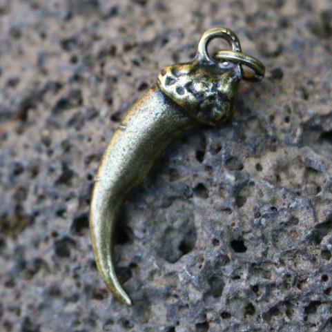WOLF CLAW, PENDANT, ZINC ANTIQUE BRASS
