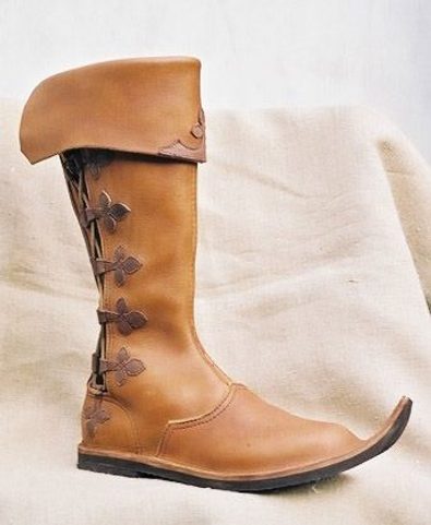 KNIGHT SHOES WITH DECORATIVE LACING