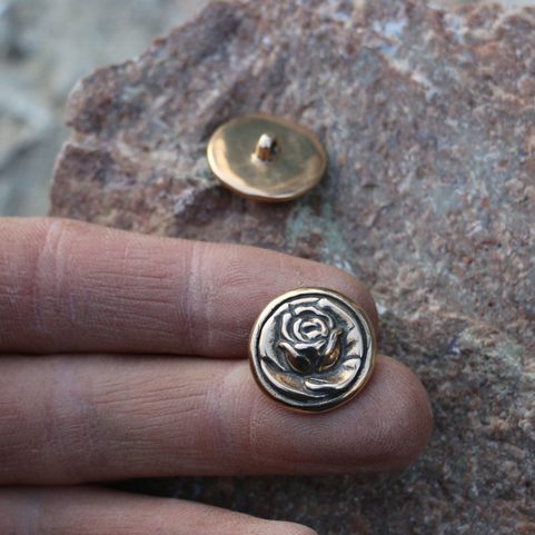 ROSE, BUTTON, BRONZE