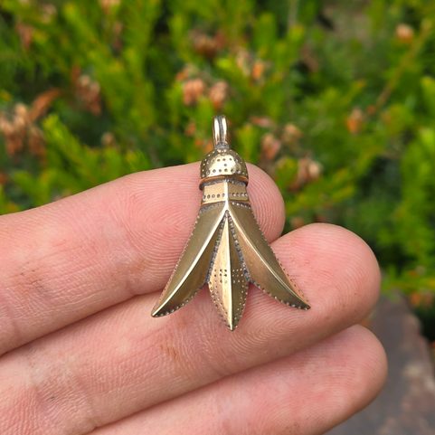 CIGALE, PENDENTIF ROMAIN-GERMANIQUE, BRONZE